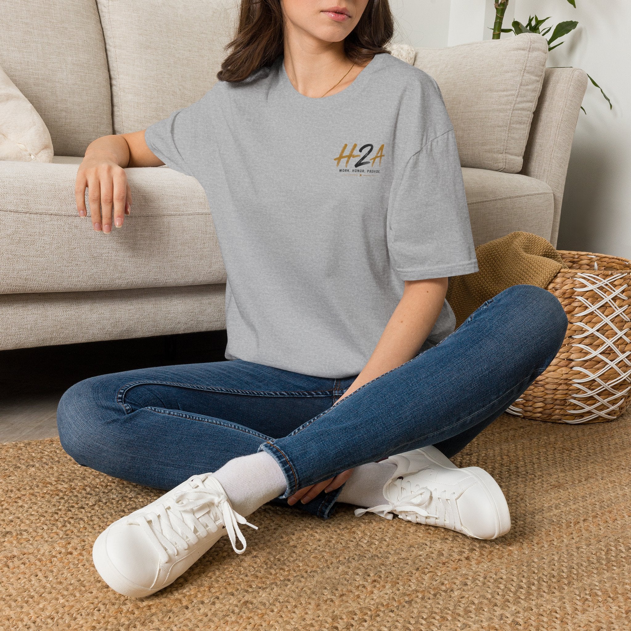 Softstyle T-shirt in heather gray, front H2A logo, short sleeves